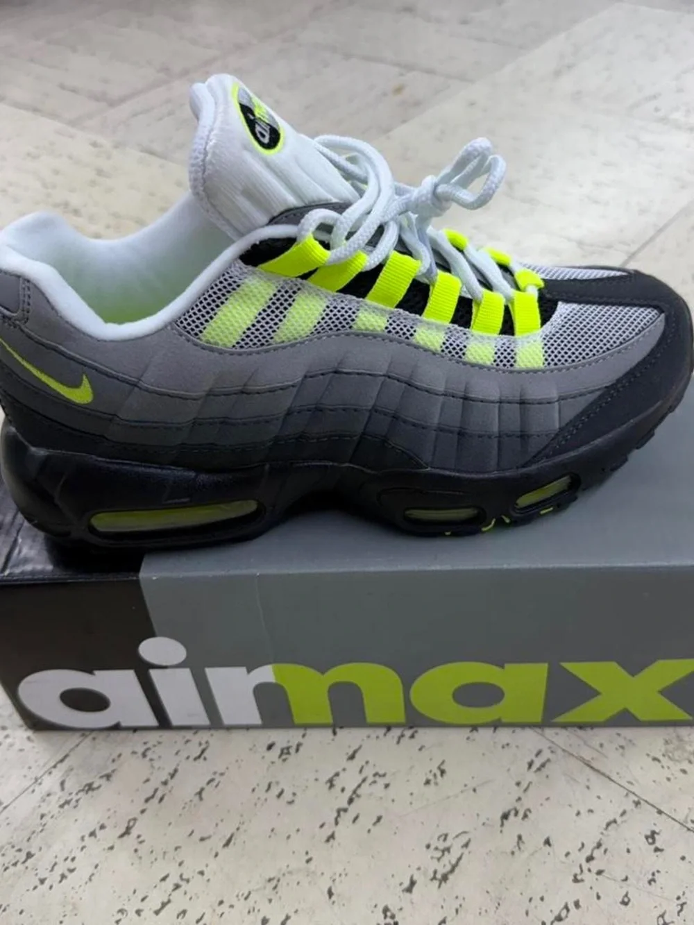 2026 Nike Air Max 95 Og “Neon” - Picture 4 of 5